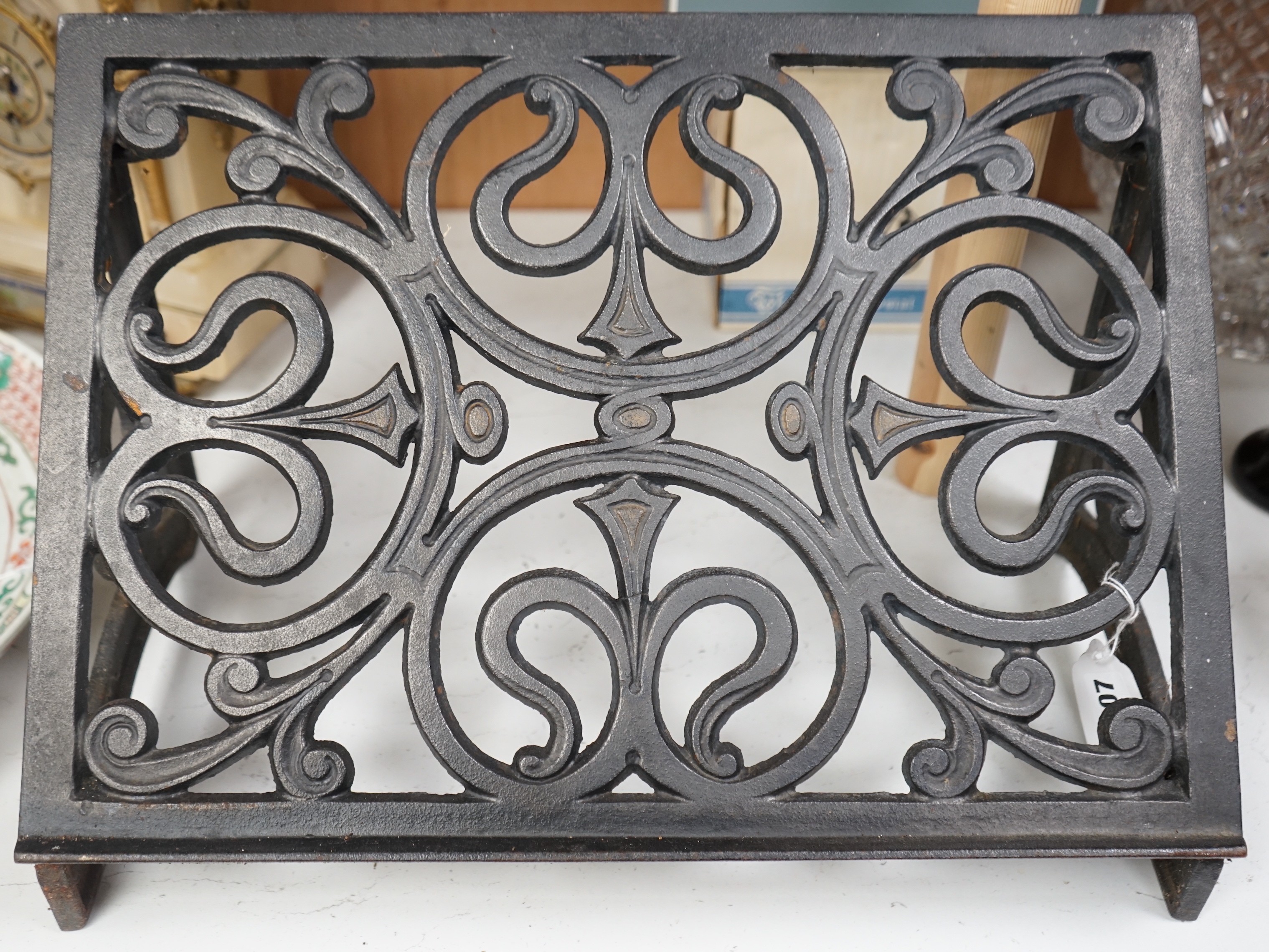 An ornate cast iron single lecturn, 47cms wide x 28cms high